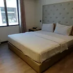 Ease Hotel