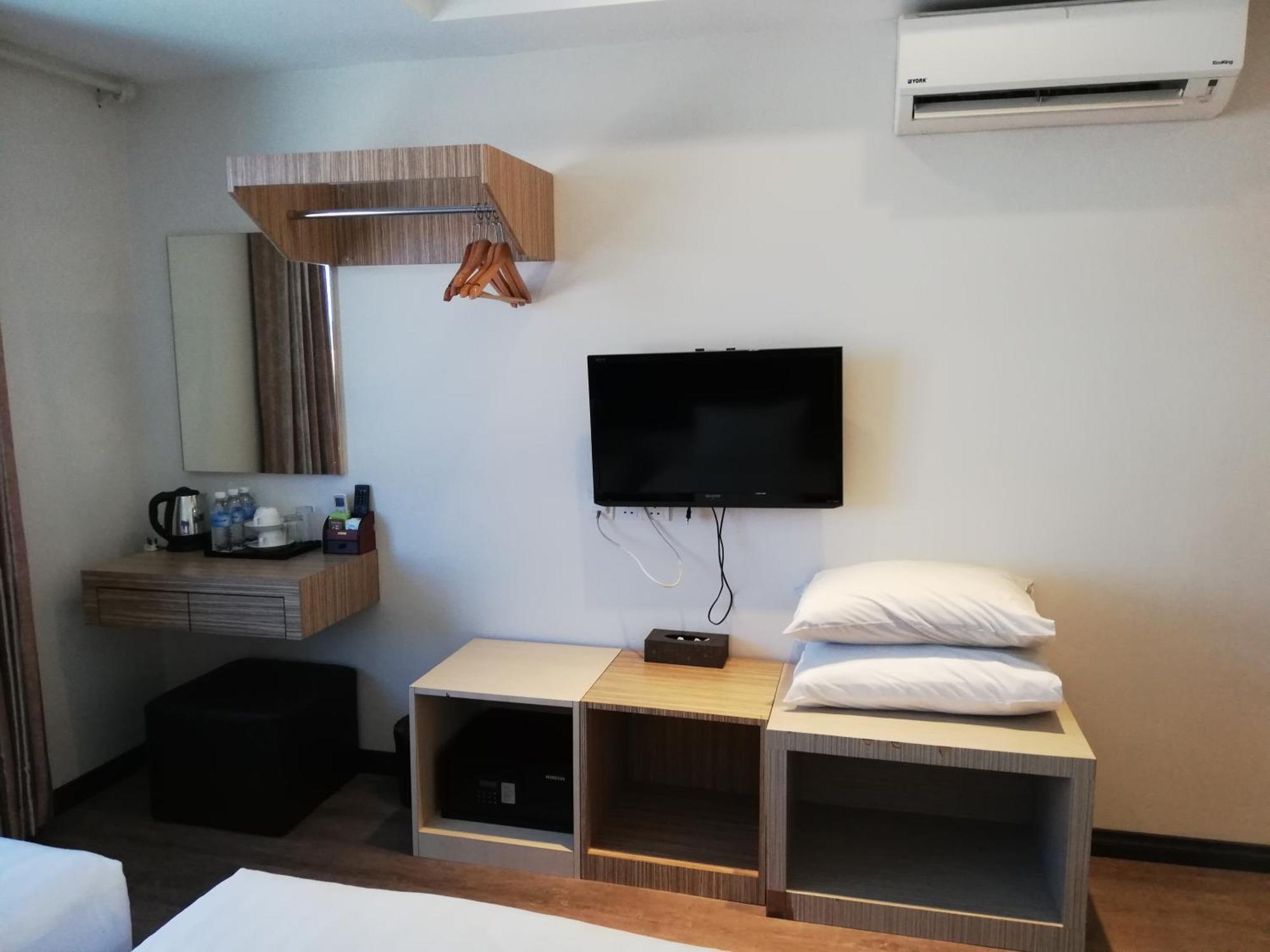 Hotel Ease