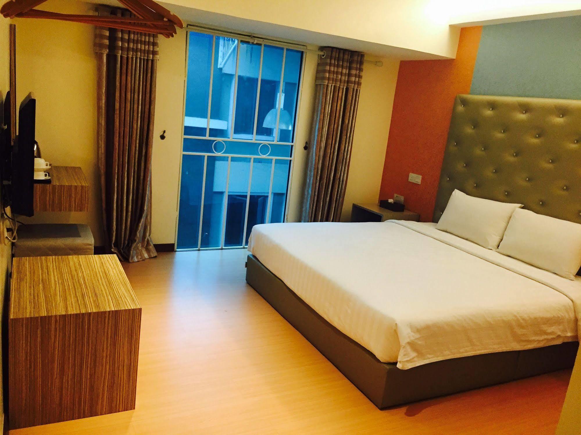 Hotel Ease Sdn Bhd 3*